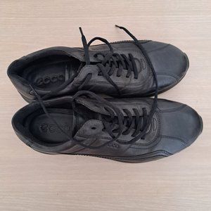 MEN BLACK  ECCO IRVIN LEATHER. SIZE 43 ( NEVER USED)